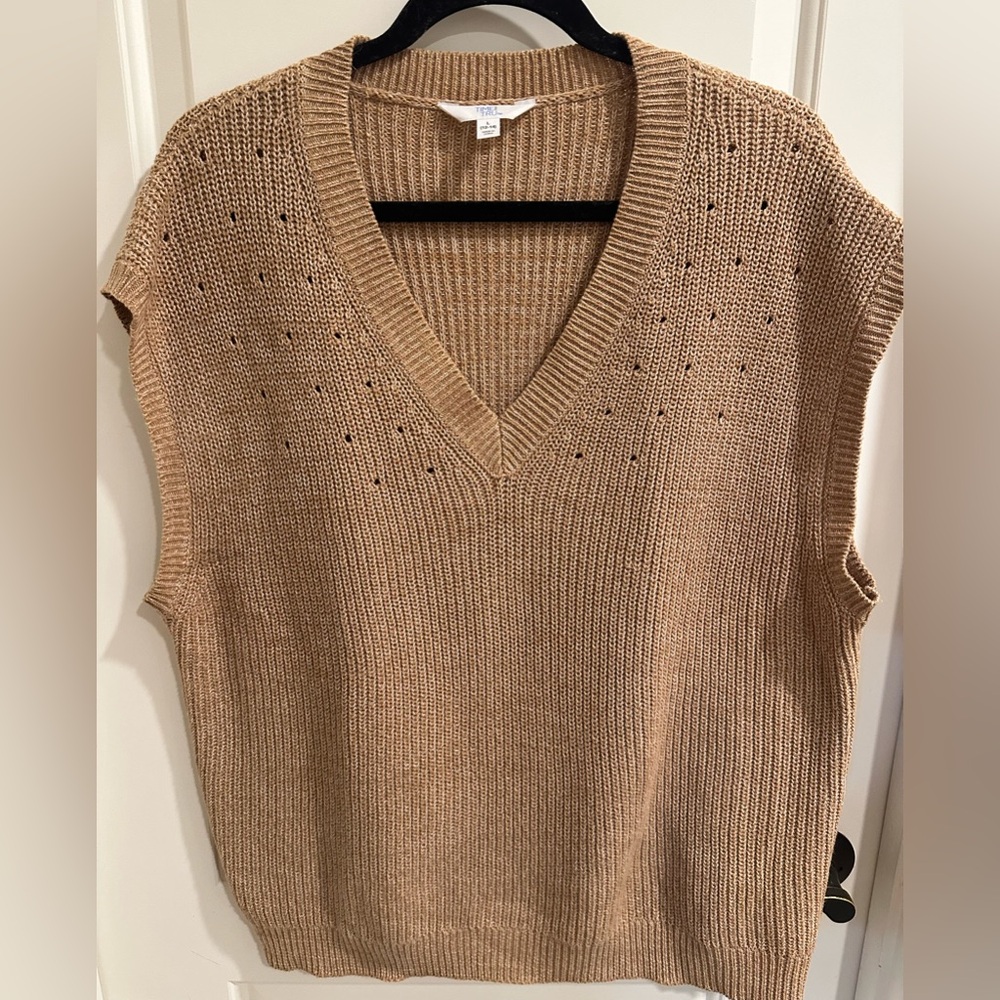 Women’s V-Neck Sweater Vest in Tan with detail on the chest. Over sized. Size L